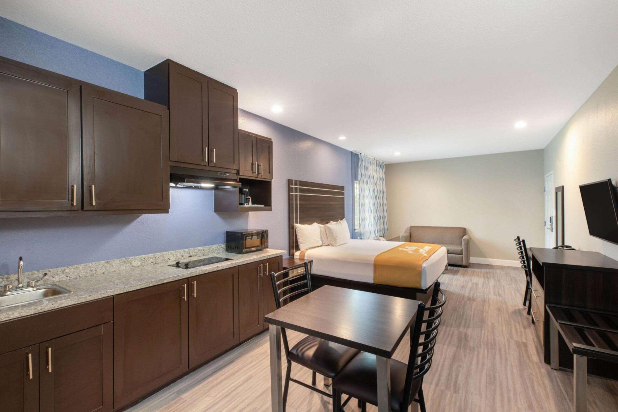 Days Inn & Suites By Wyndham La Porte Ngoại thất bức ảnh